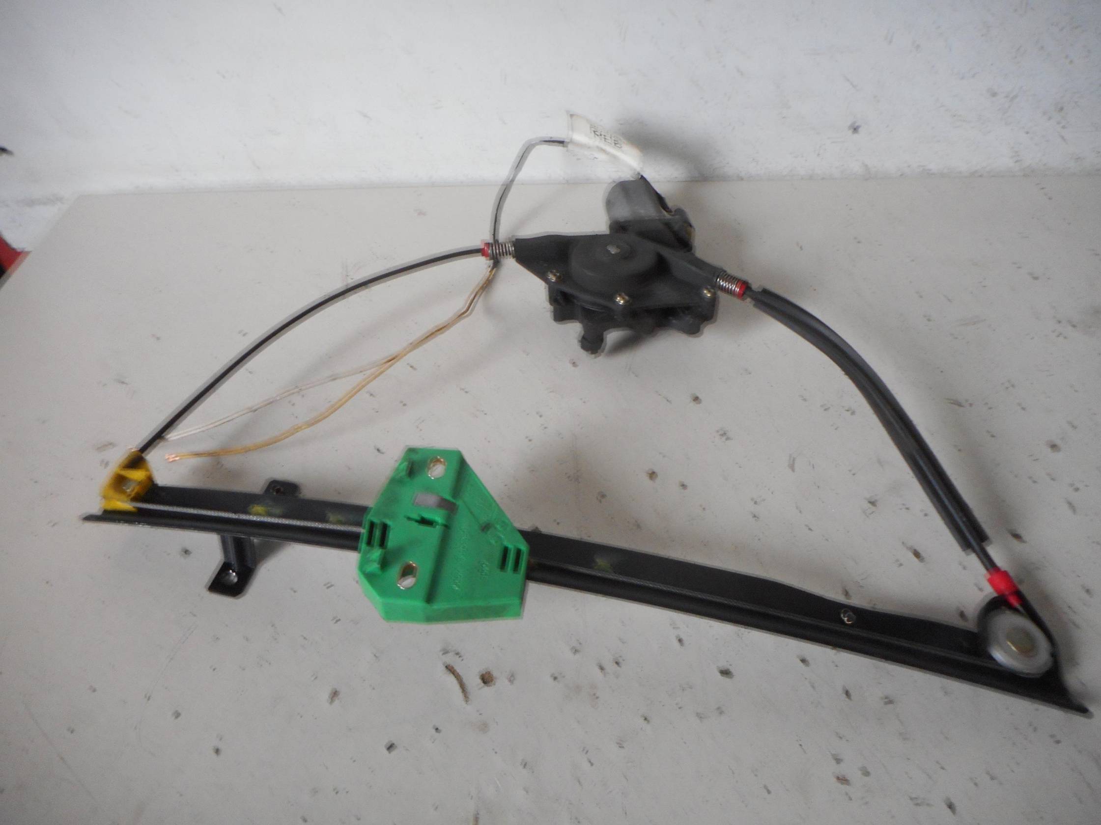 Alzacristallo elettr. porta ant. sx.